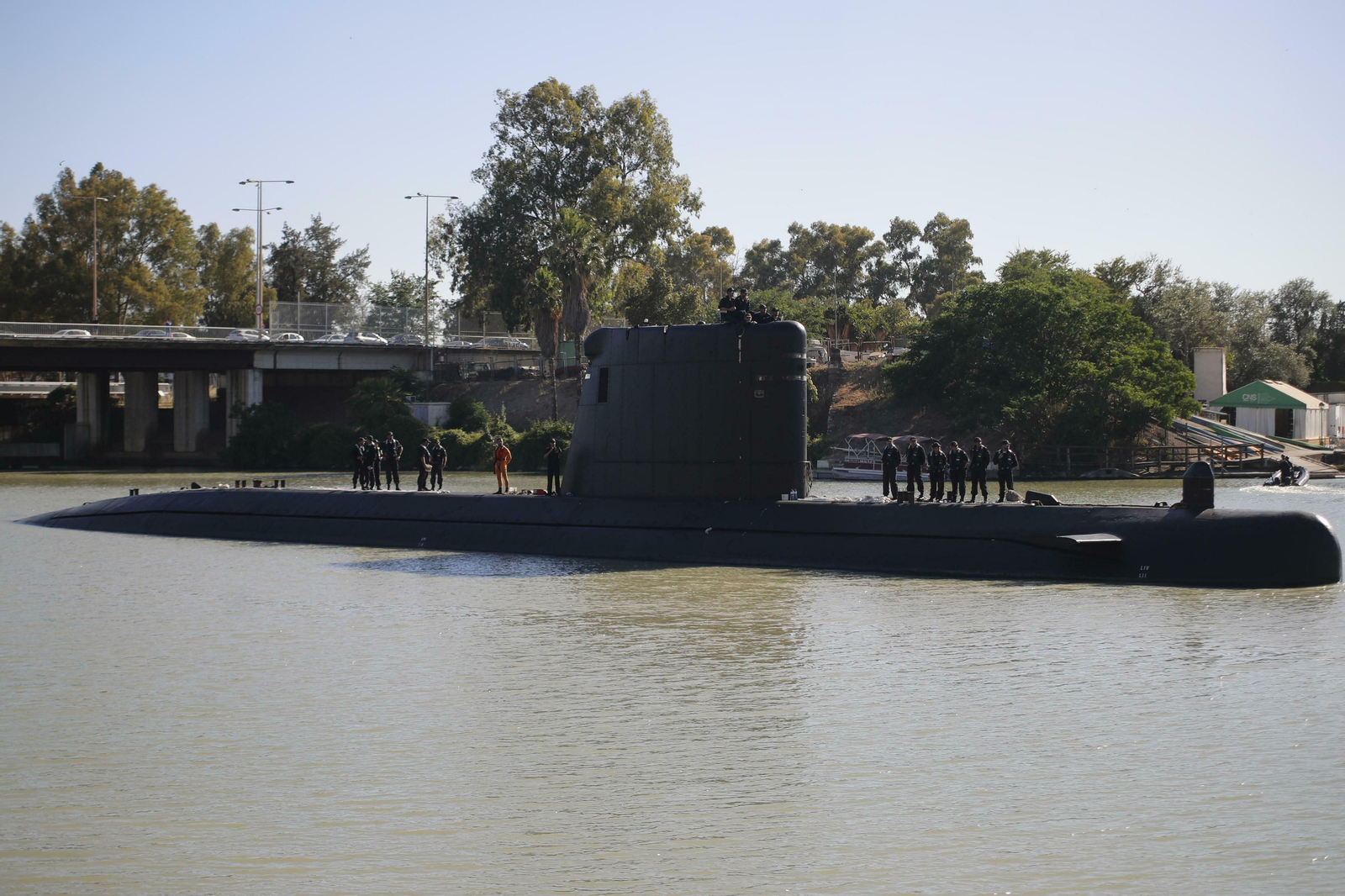 Las mejores fotos de la llegada del submarino 'Tramontana' a Sevilla