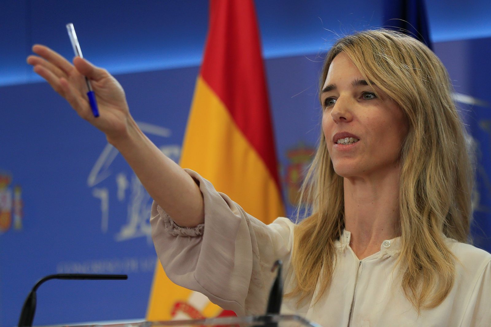 La portavoz parlamentaria del PP, Cayetana Álvarez de Toledo, durante la rueda de prensa que ha ofrecido este martes tras la reunión de la Junta de Portavoces.