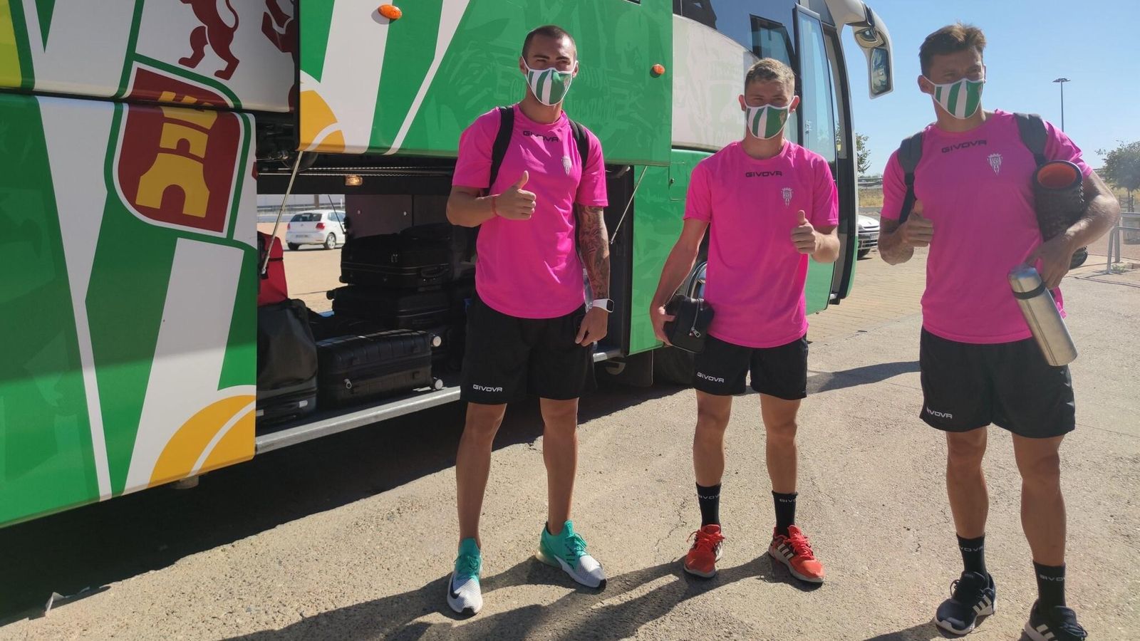 Moutinho, Espeso y Farrando, antes de subir al bus rumbo a Torrox. Moutinho, Espeso y Farrando, antes de subir al bus rumbo a Torrox.