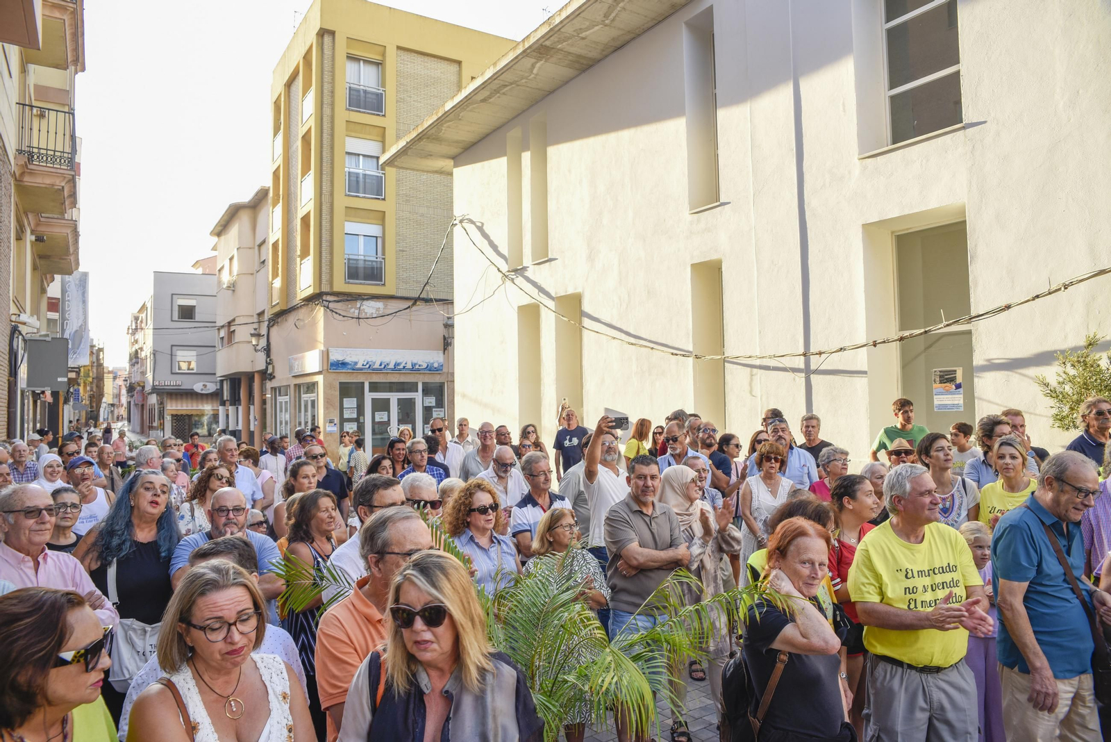 Las fotos de la protesta de los comerciantes de La Línea por la gestión del mercado municipal