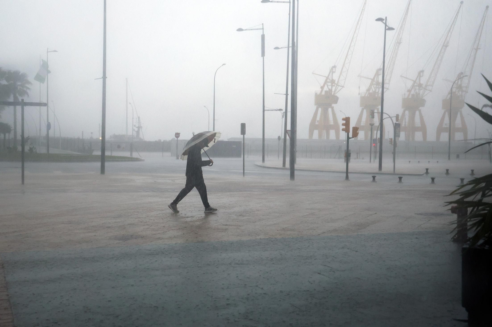 Imágenes del viernes 4 de abril en Huelva