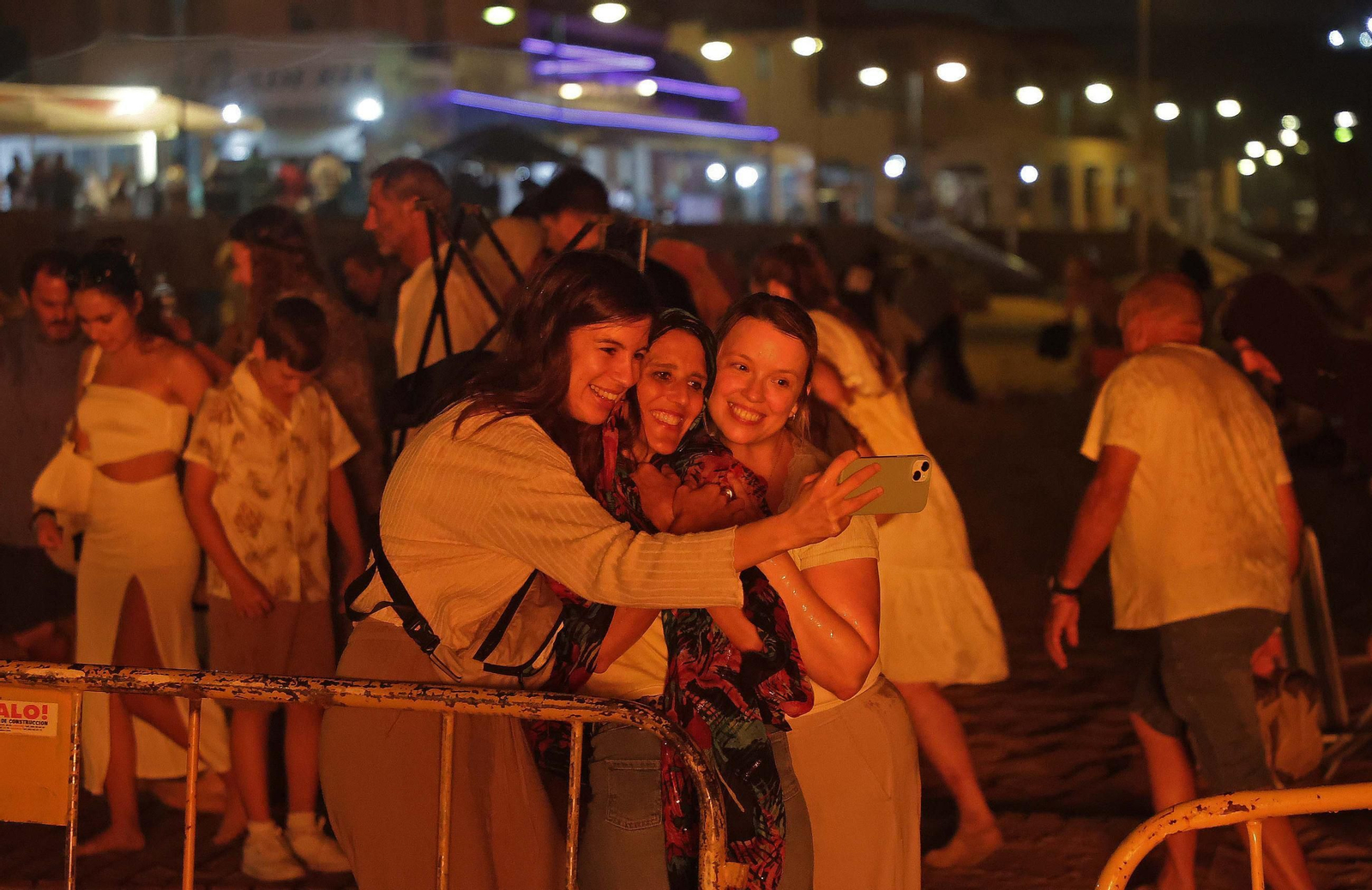 Fotos de la noche de San Juan en la playa de Getares de Algeciras