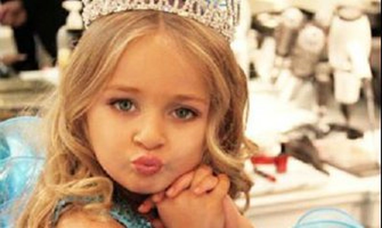 Isabella Barrett, otro juguete roto