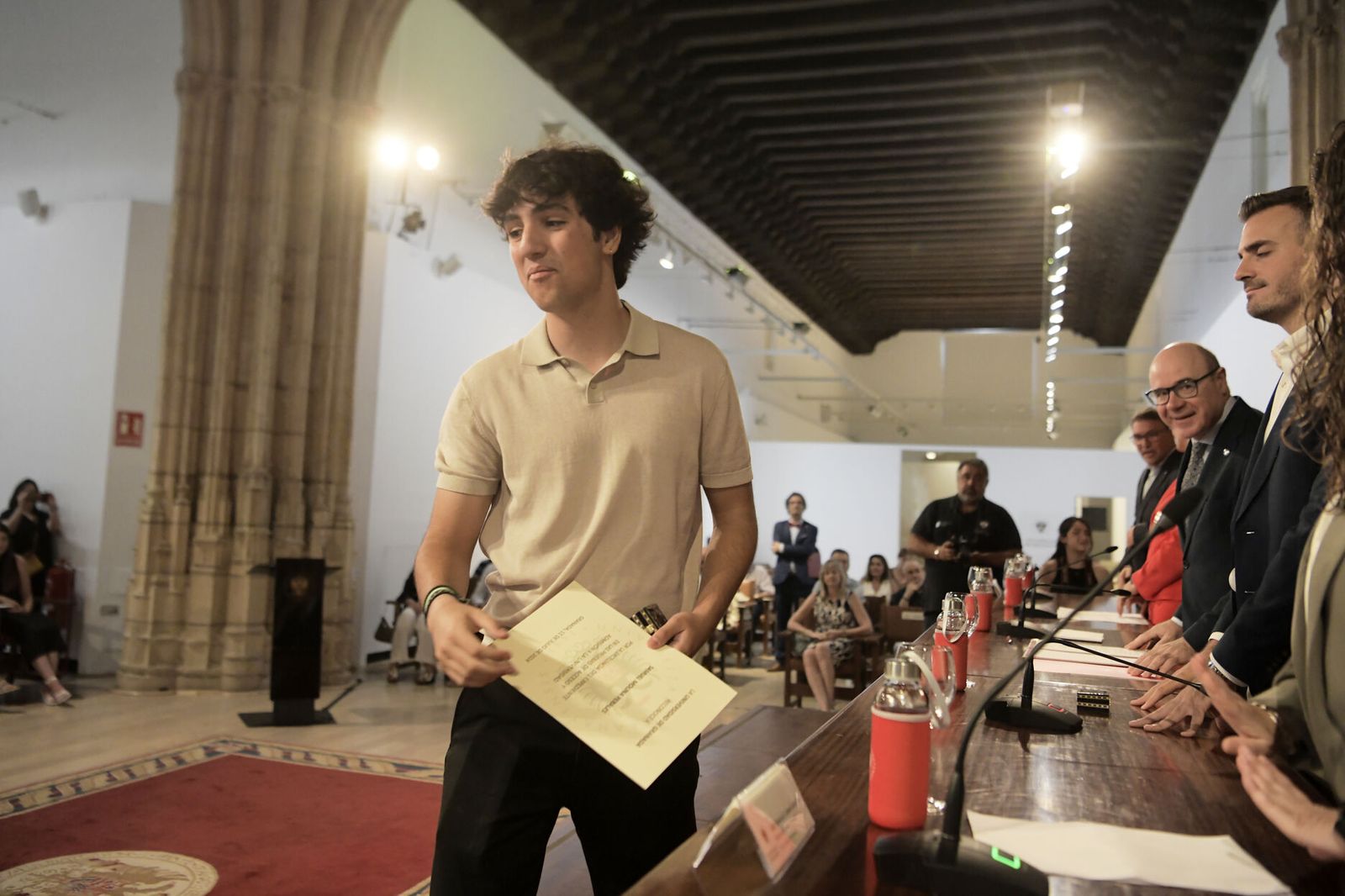 Acto de reconocimiento en Granada a los mejores estudiantes en la Selectividad 2024