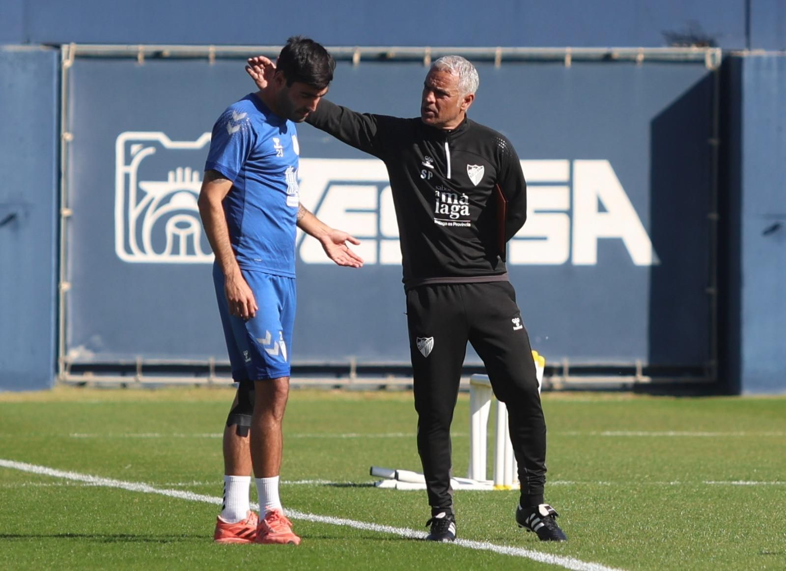 Pellicer dialogando con Escasi durante el entrenamiento.