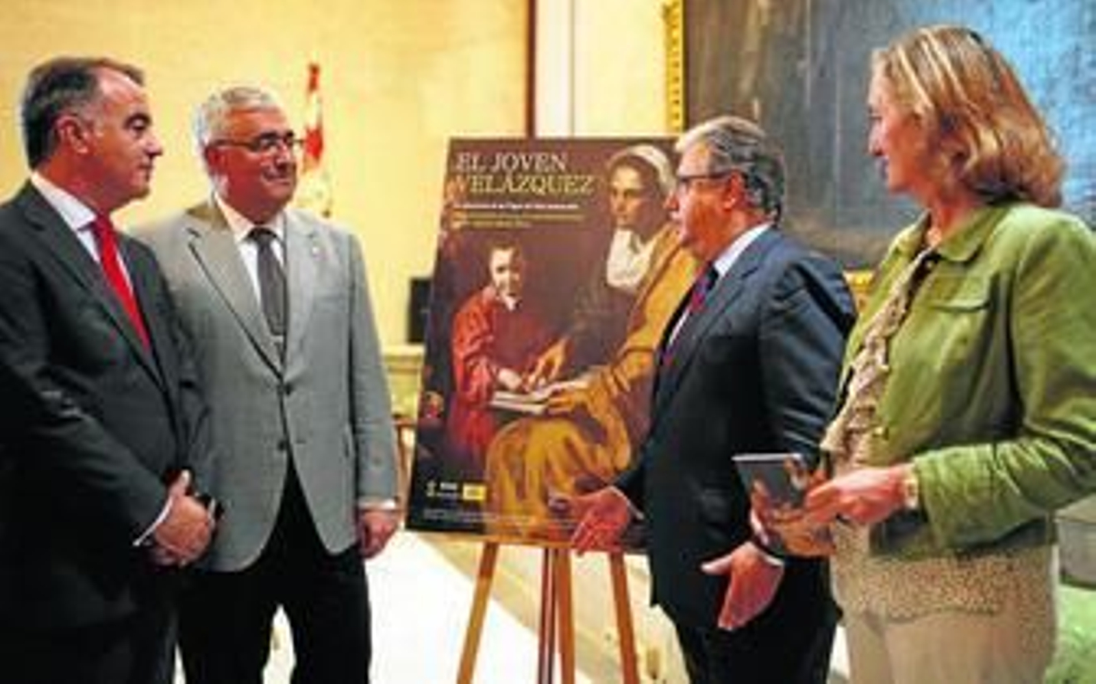 José Antonio Cristóbal Álvaro, de Santander Universidades, y el rector de la Hispalense Antonio Ramírez de Arellano, junto al alcalde y la delegada de Cultura.