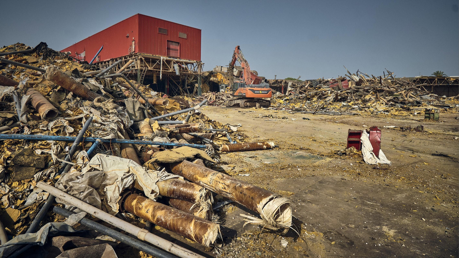 Derribo de la antigua factoría de Delphi.