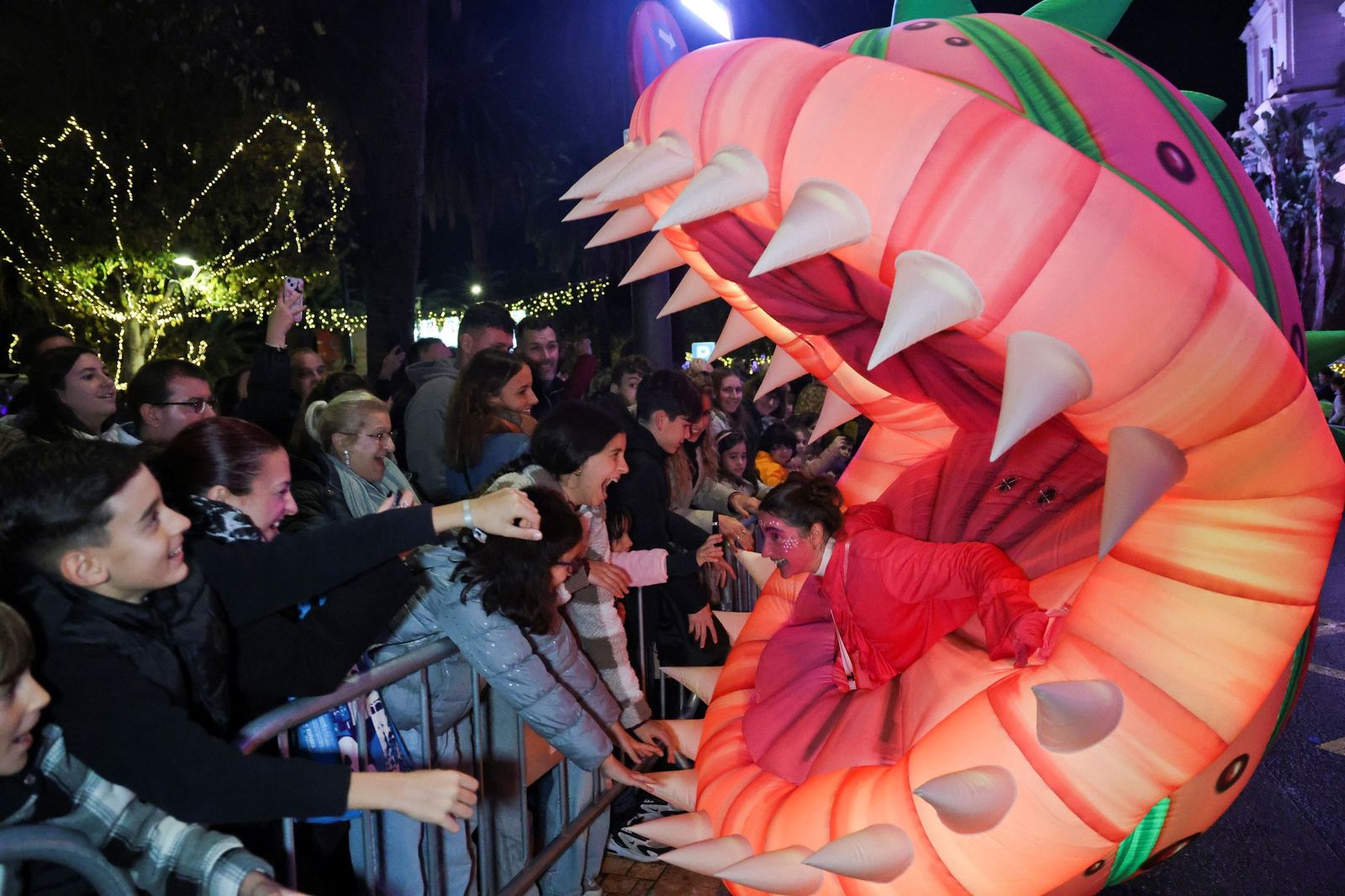Los Reyes Magos llenan Málaga de ilusión tras la lluvia