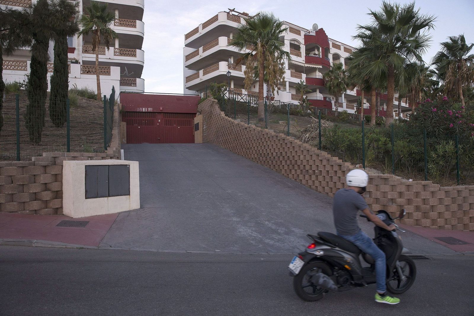 Garajes de entrada a una urbanización