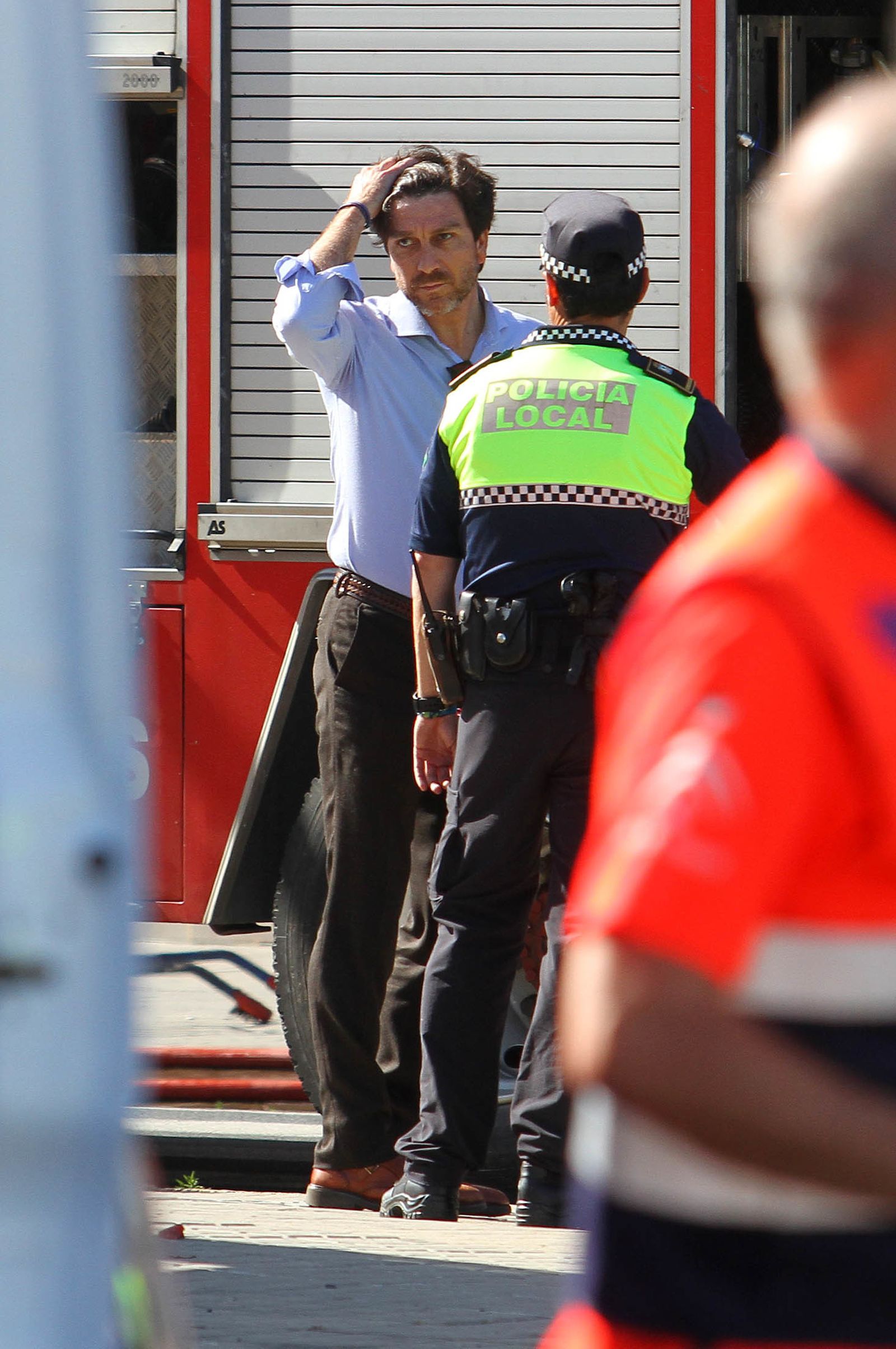 Imágenes del incendio de un bazar en la avenida de Santa Marta.