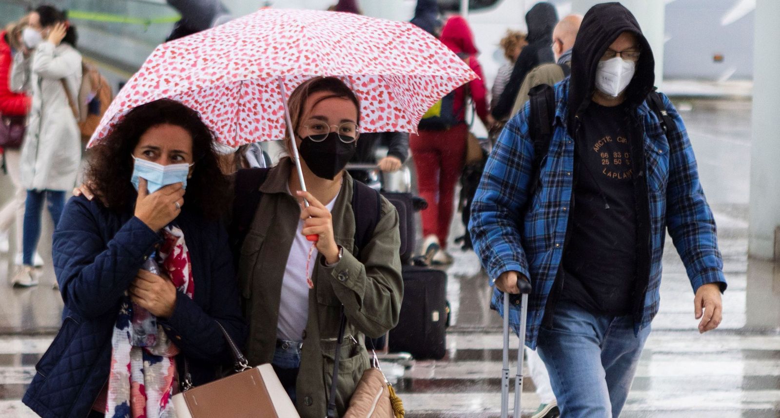 Un Lunes de Todos los Santos pasado por agua en Sevilla
