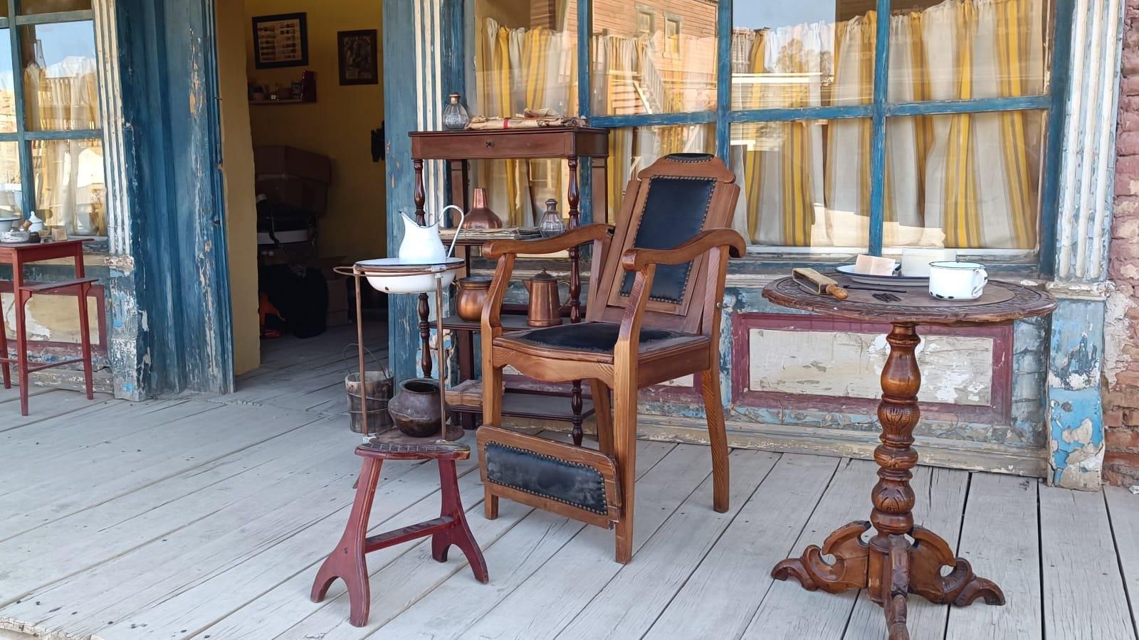 Parte del atrezzo utilizado en el rodaje de la serie en el MiniHollywood.