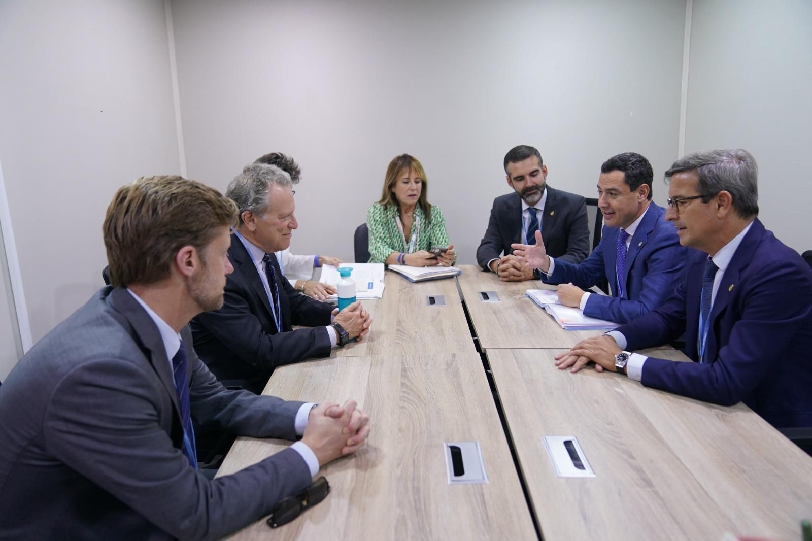 Reunión de los representantes de la Junta con los del Ministerio de Medio Ambiente de Columbia Británica (Canadá).