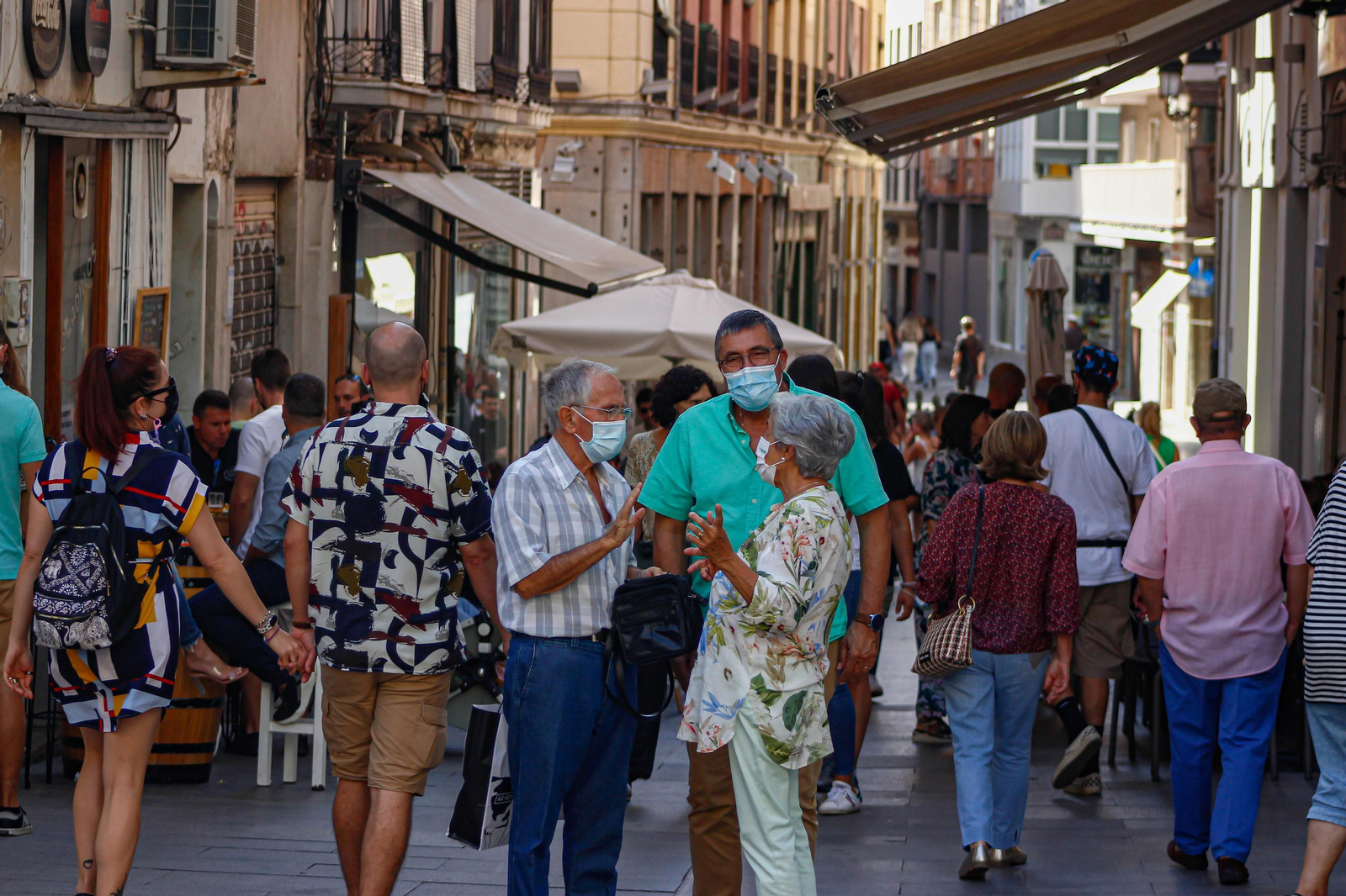 Las calles de Granada, llenas de personas