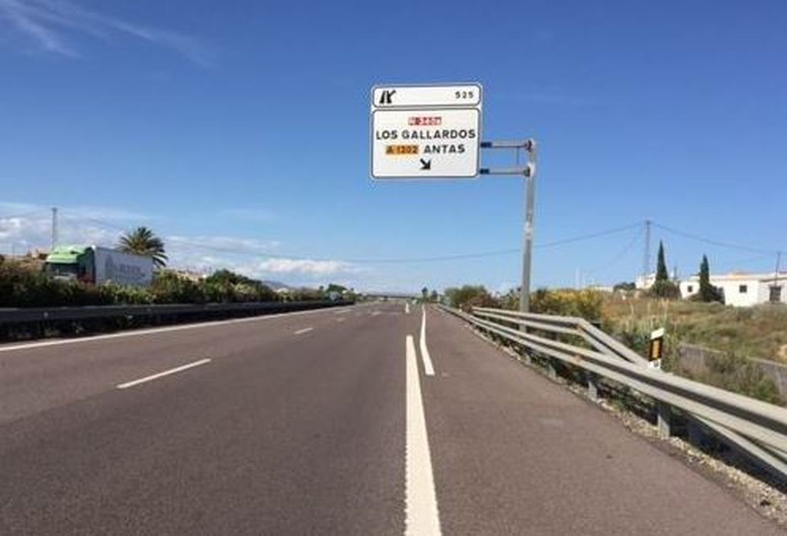 Salida de la autovía hacia Los Gallardos.