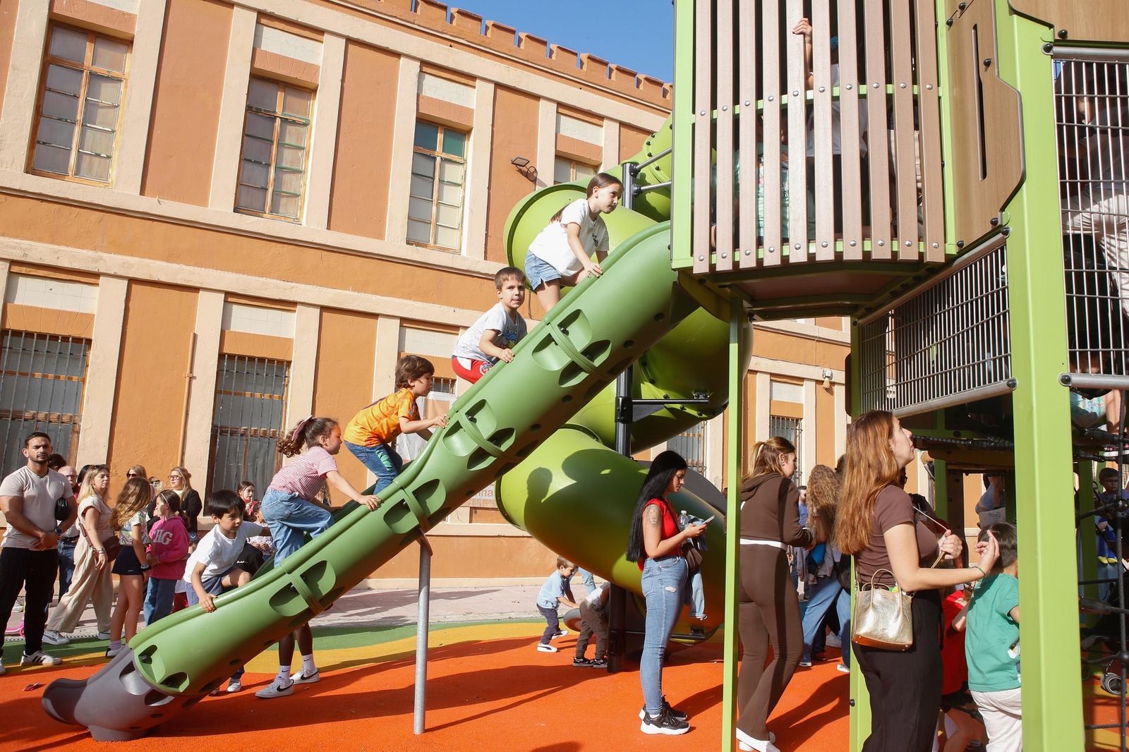 Las fotos de la inauguración del nuevo parque infantil junto al Conservatorio de La Línea