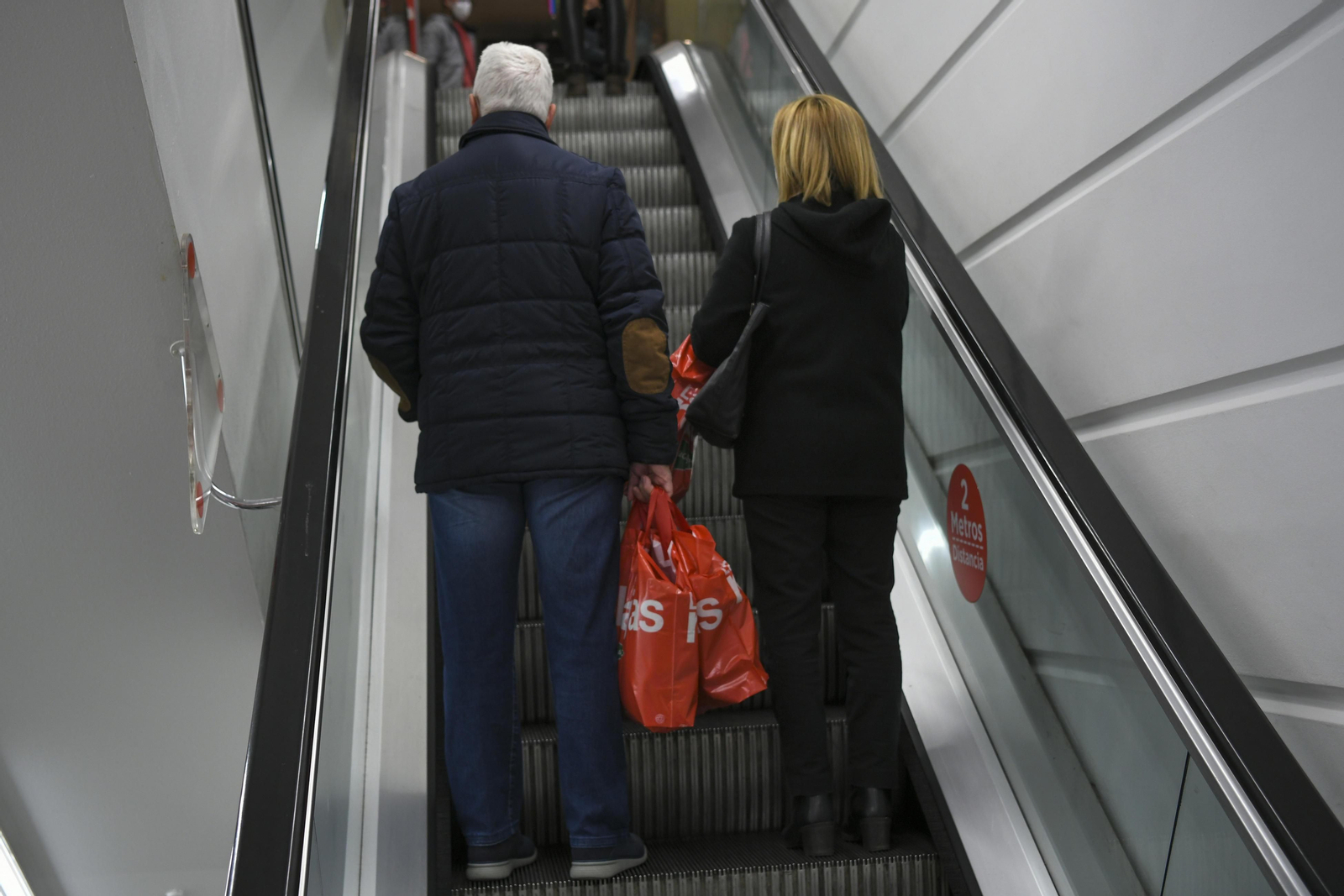 Fotos: el inicio de las rebajas en el Corte Inglés de Granada