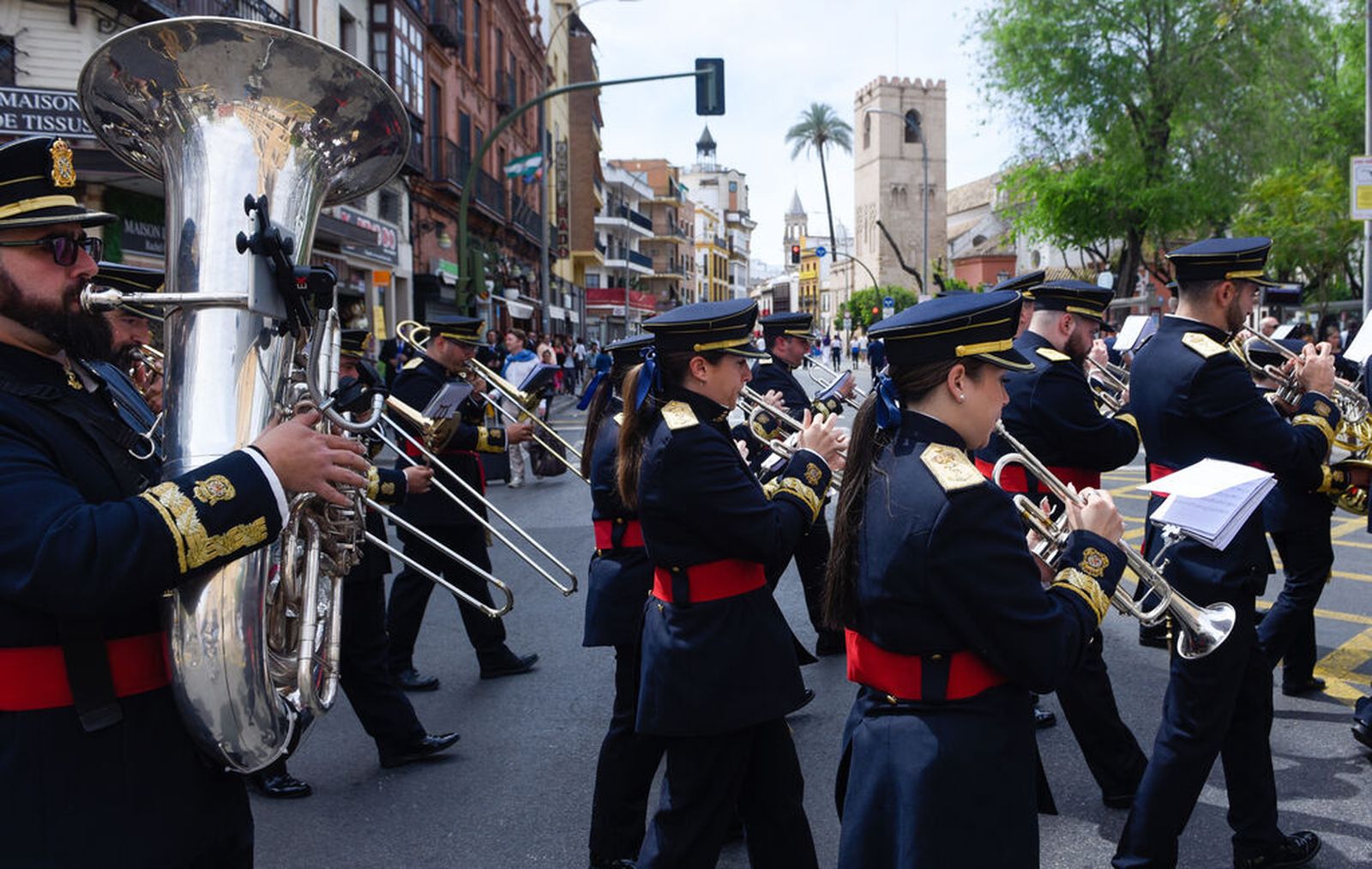 Músicos del Paso y Esperanza llegando a la Exaltación