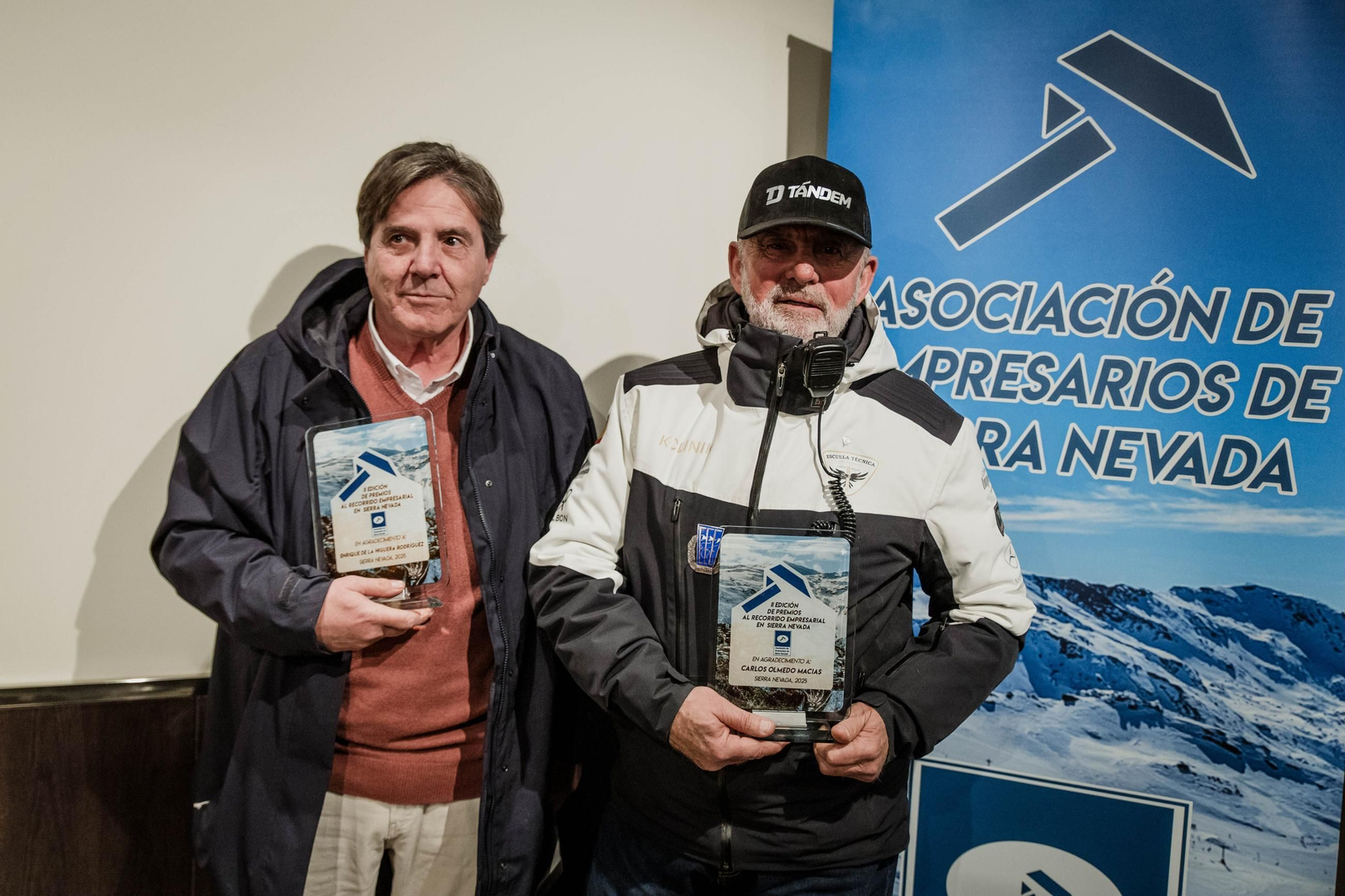 Enrique de la Higuera y Carlos Olmedo, premiados por su trayectoria empresarial en Sierra Nevada