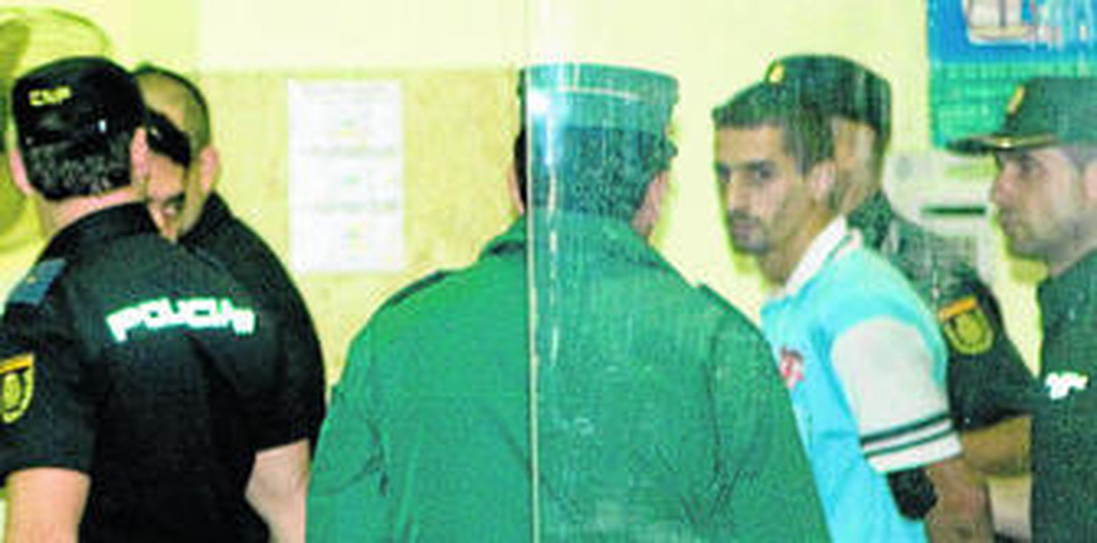 El presunto asesino, Borja B. O., entra en los juzgados del Prado en junio de 2010.