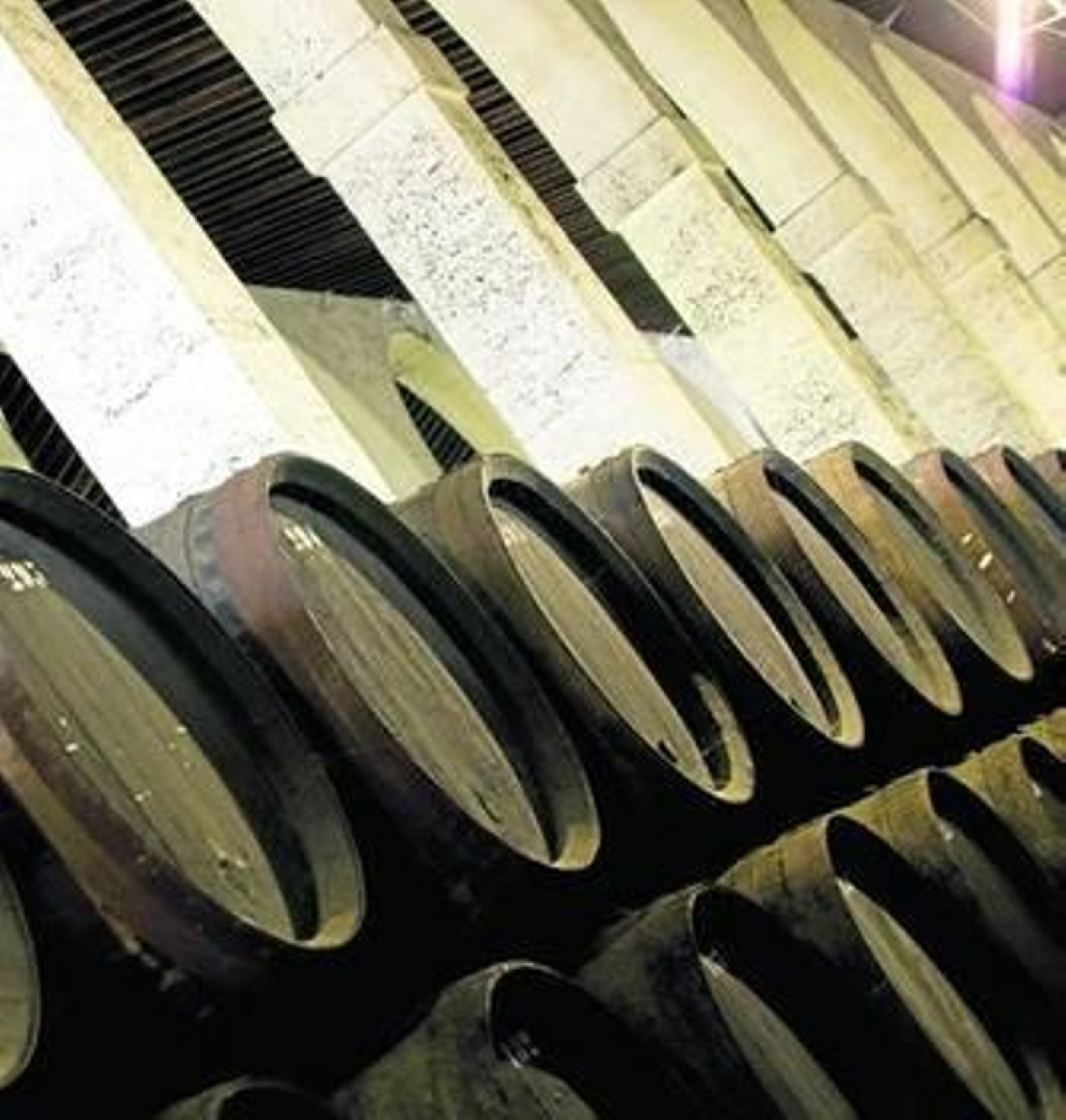 Botas de vino en una bodega del Marco de Jerez.