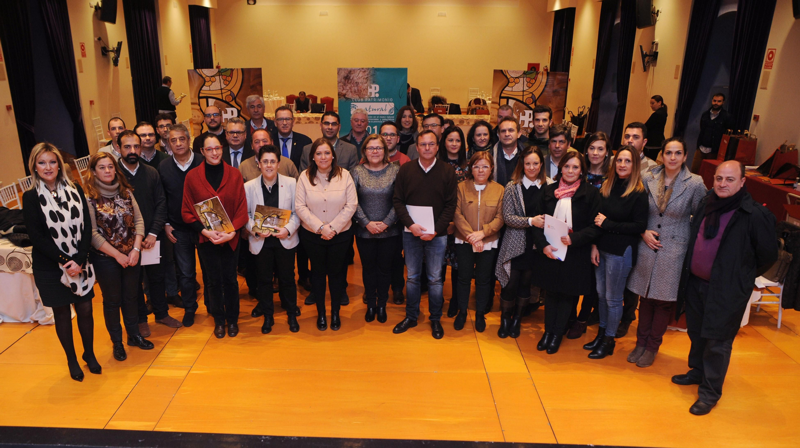 La presidenta del Iprodeco, Ana Carrillo, ayer con los alcaldes en el Palacio de la Merced.