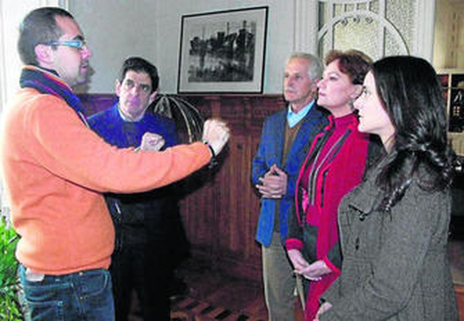 David Turpín charla con los actores Paca Gabaldón, Fernando Huesca, Jaro Onsurbe y Teresa Soriano.