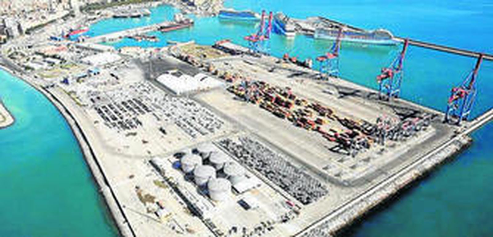 Vista aérea del muelle de contenedores.