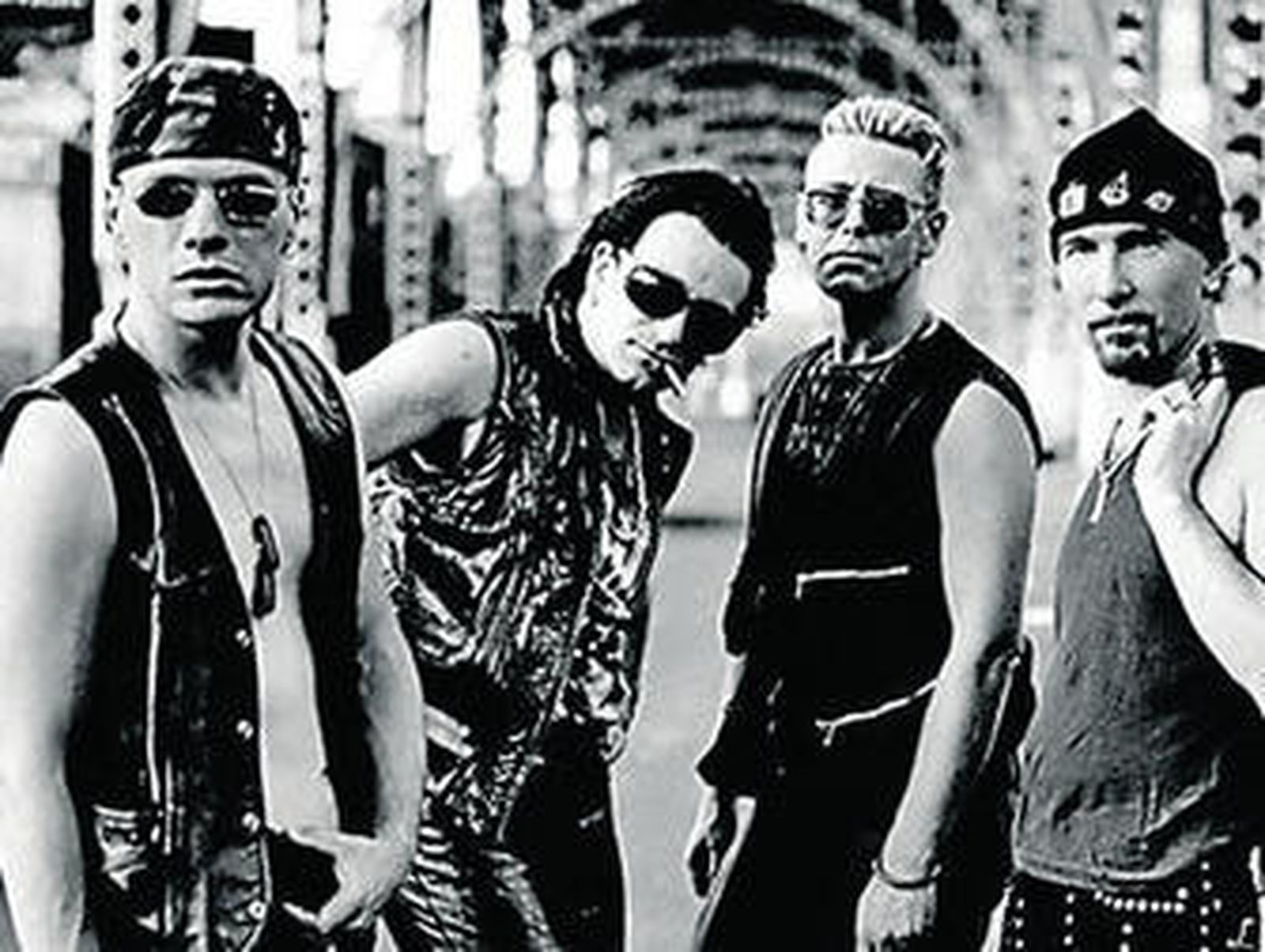 La formación irlandesa al completo en la promoción de Achtung Baby.