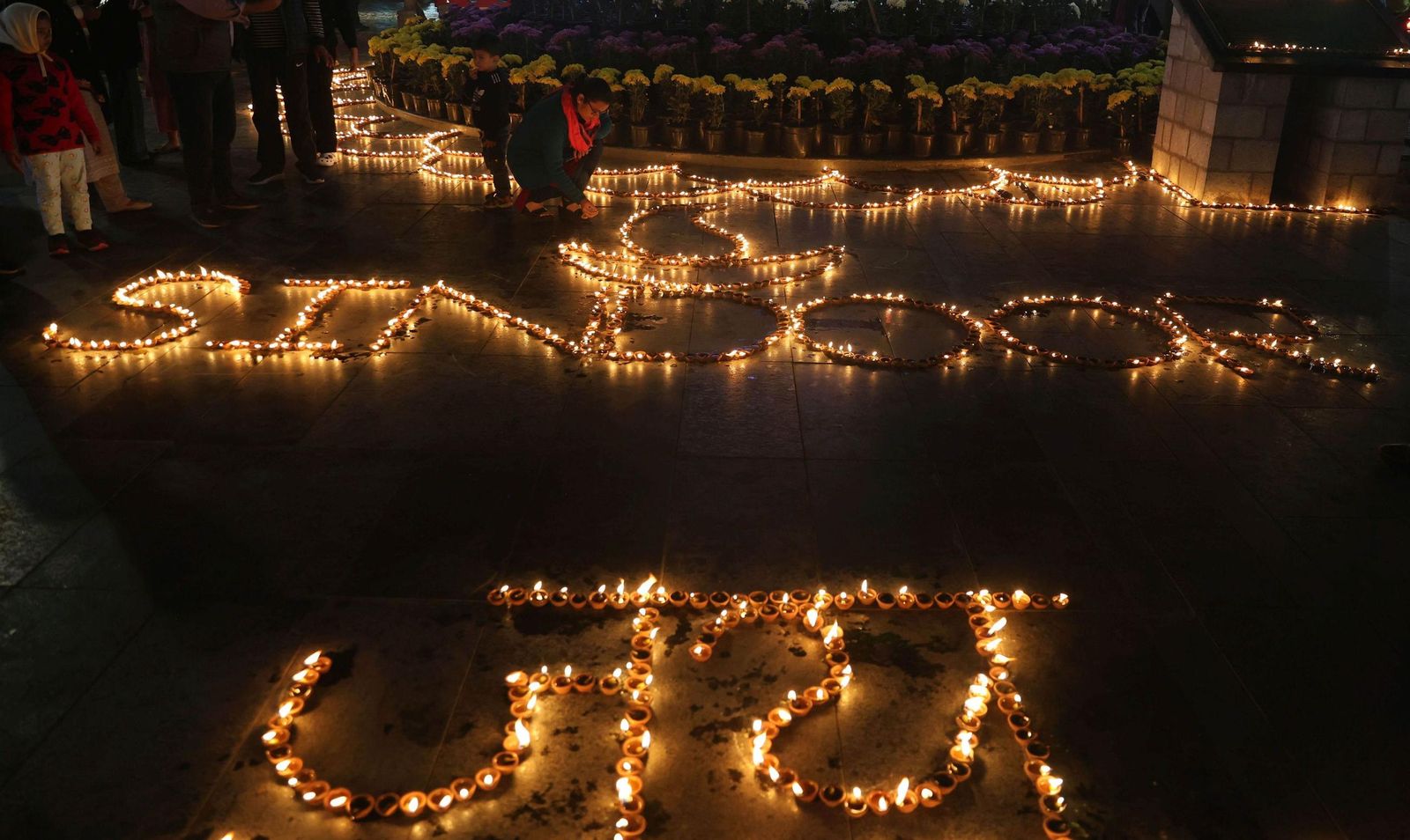 Las preciosas imágenes de la celebración del Diwali en India: un festival de luz y color