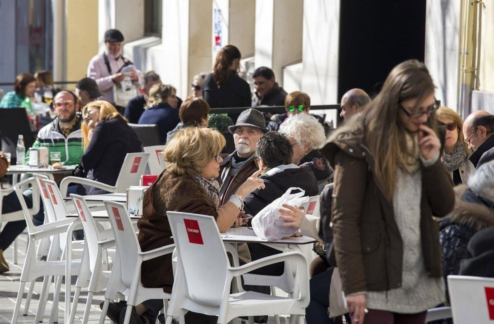 El velador de una cafetería en Huelva.