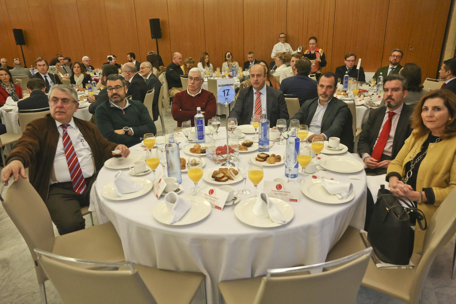 Las imágenes del desayuno-coloquio con Rafael Domínguez de Gor