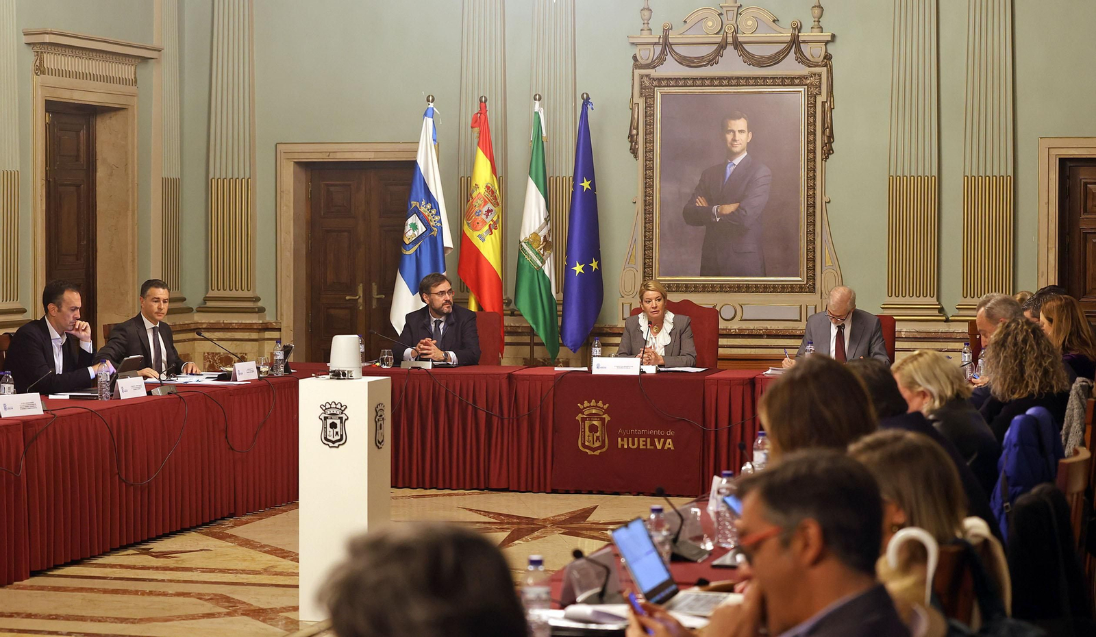 Imágenes de la sesión plenaria del Ayuntamiento de Huelva