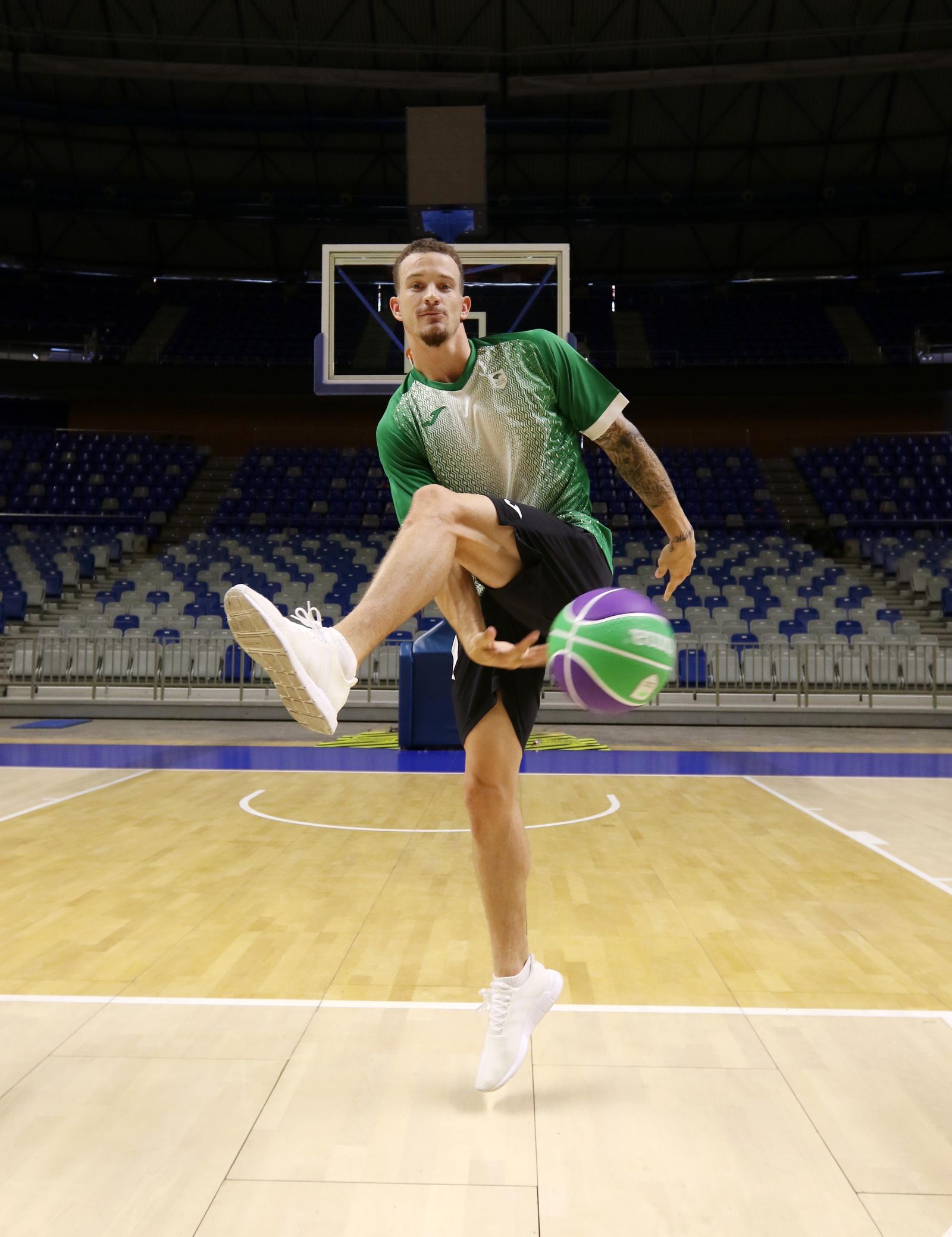 Las fotos de la puesta de largo de Josh Adams en el Carpena