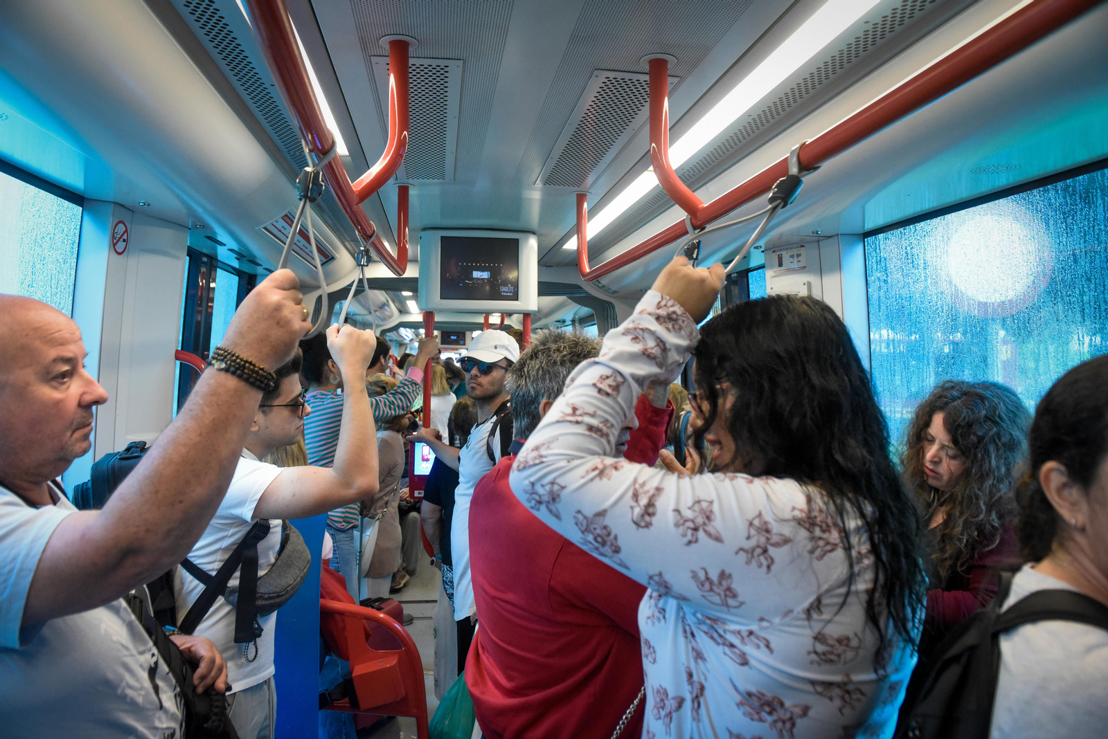 José Luis Sanz, asiste a la puesta en funcionamiento de ampliación del tranvía hasta Eduardo Dato