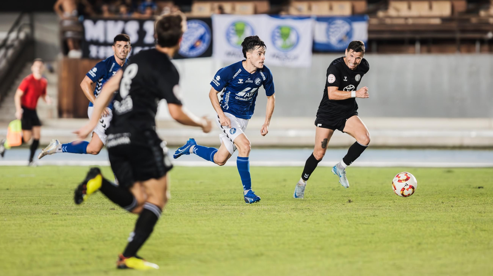 Imágenes del triunfo del Xerez DFC en el 34 Trofeo de la Vendimia