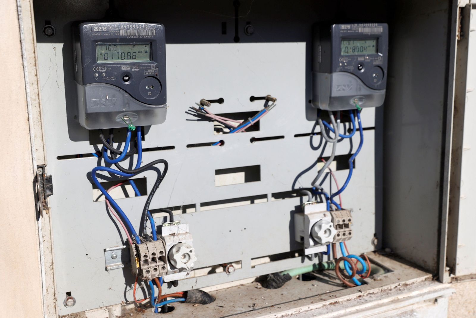 Imagen de unos contadores de luz.