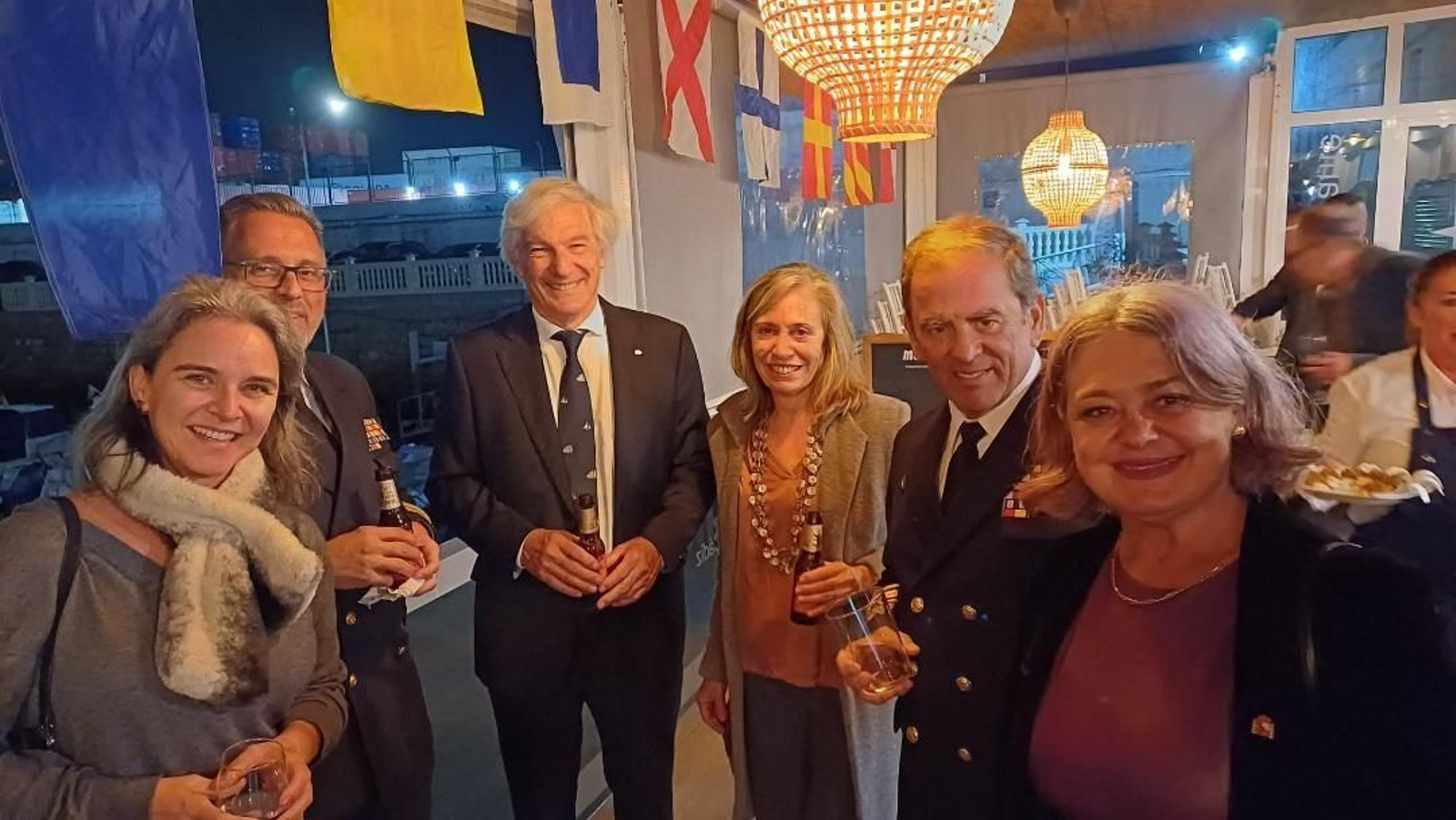 Miguel Ramos, Mara Flethes, el almirante de la Flota, Eugenio Díaz del Río, y Blanca Flores.