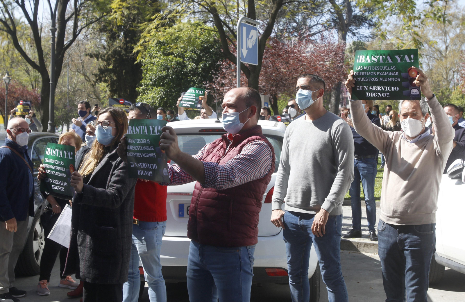 Así ha sido la protesta de las autoescuelas de Córdoba por la implantación del sistema CAPA Así ha sido la protesta de las autoescuelas de Córdoba por la implantación del sistema CAPA