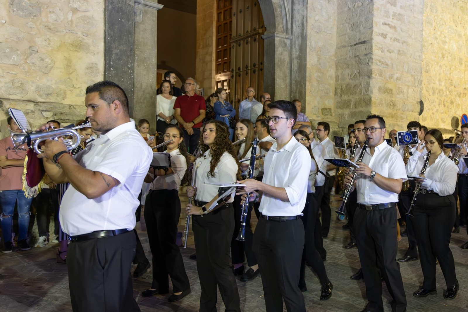 Santa Ana, patrona de Torredelcampo, recibe el bastón de mando como Alcaldesa Perpetua.