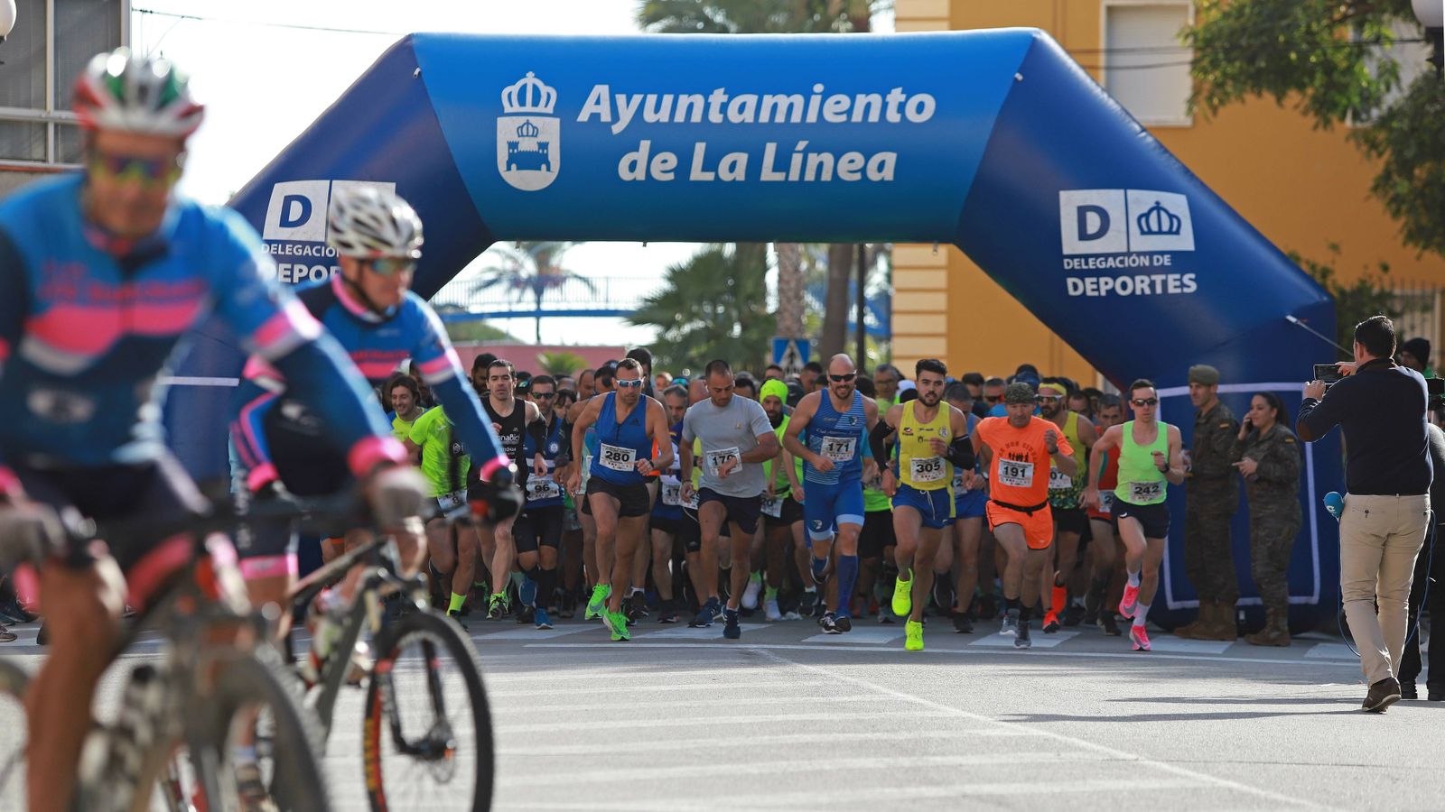 Las mejores fotos de la VIII Carrera Cívico Militar 'Entre dos ciudades'