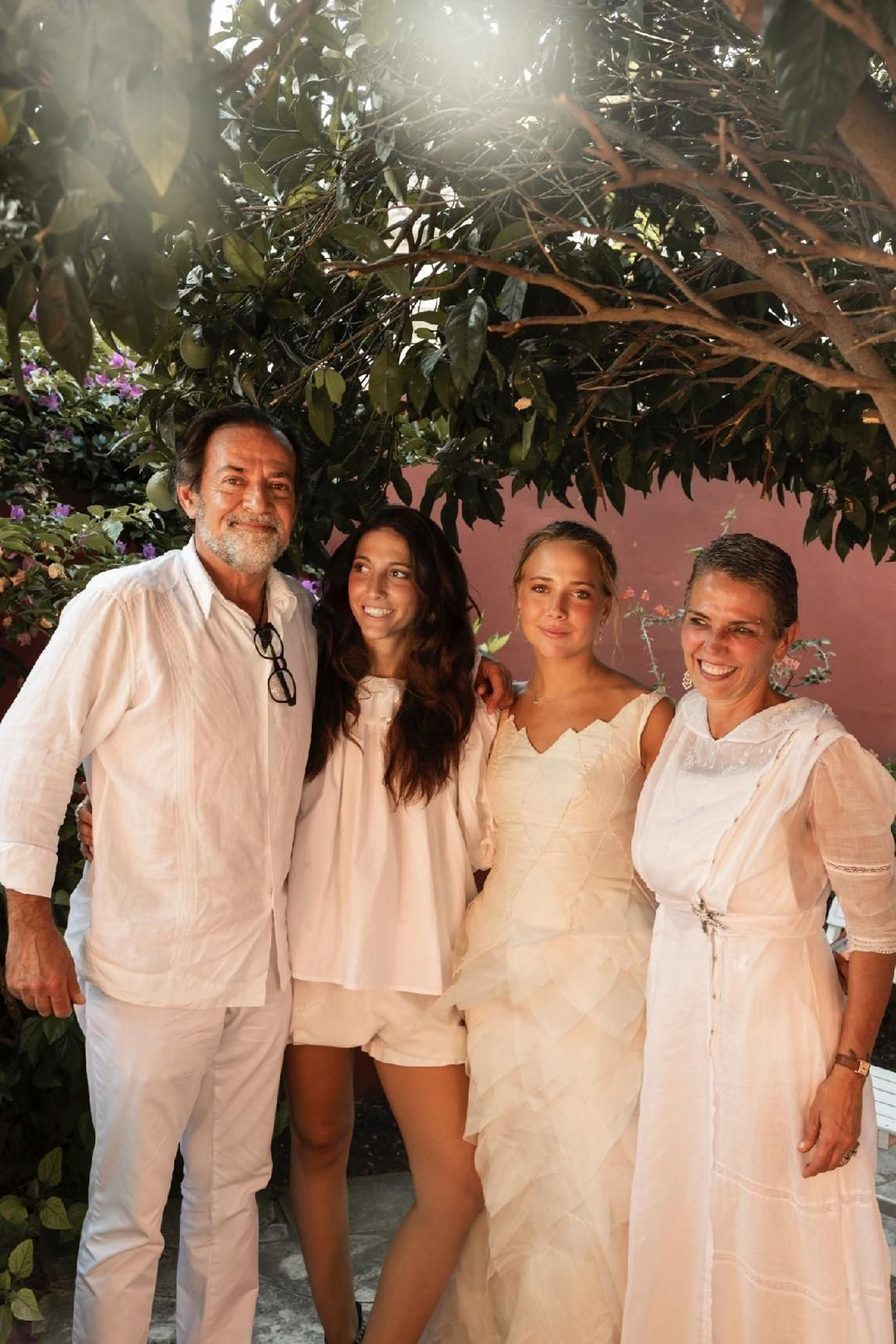 Miguel Cascajosa y Patricia Salinero, con sus hijas Micaela y Manuela.