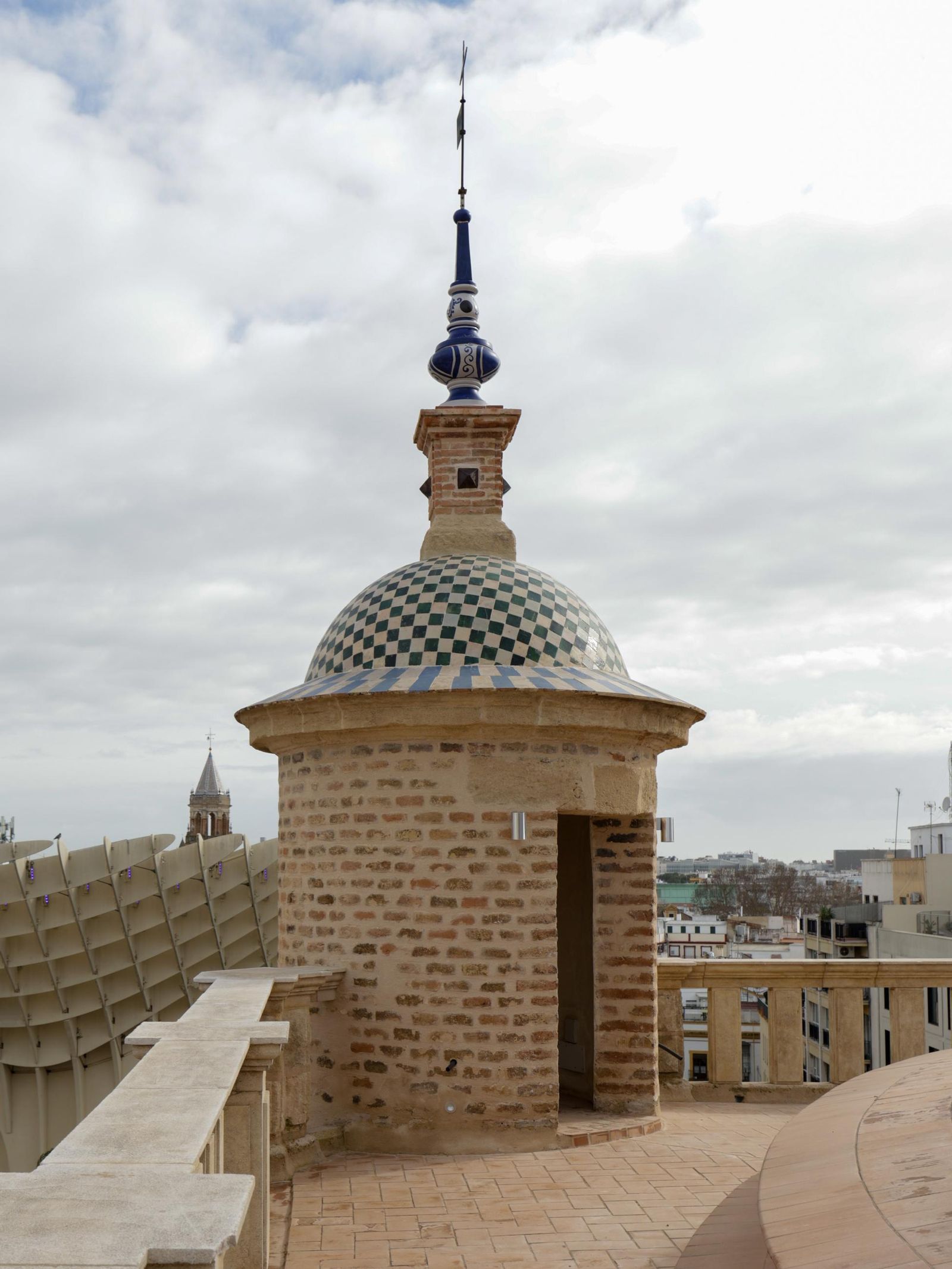 Las imágenes de la visita a las cubiertas de la Iglesia de la Anunciación