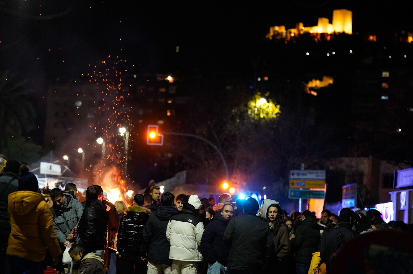 Jaén brilla y disfruta al fuego de las lumbres de San Antón