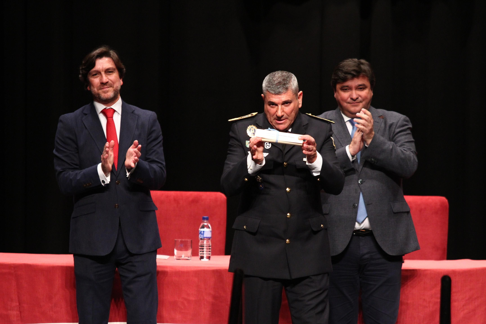 La policía Local entrega las medallas en el día de su patrón
