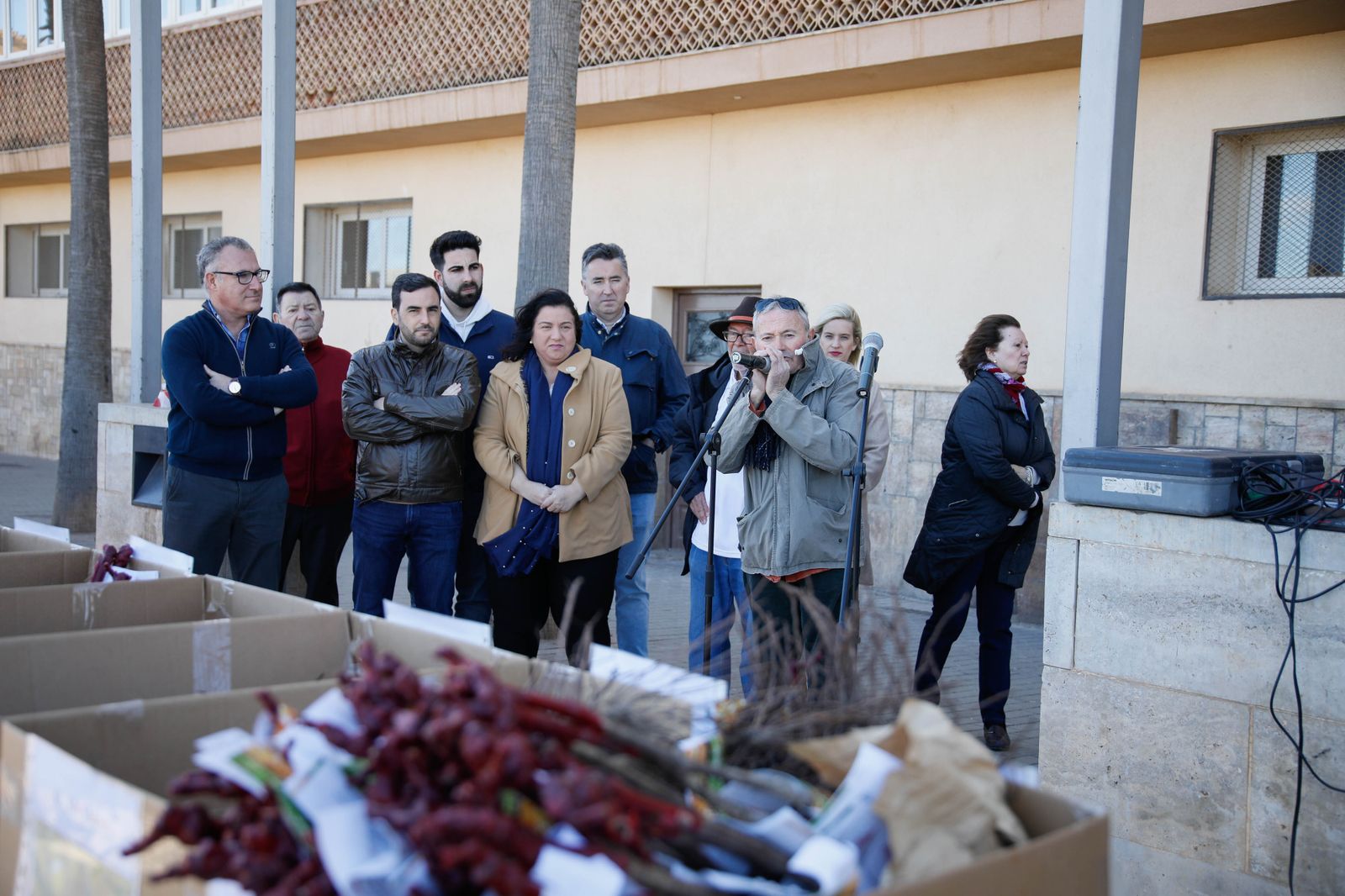 Imágenes del reparto de Parras en Alhama de Almería