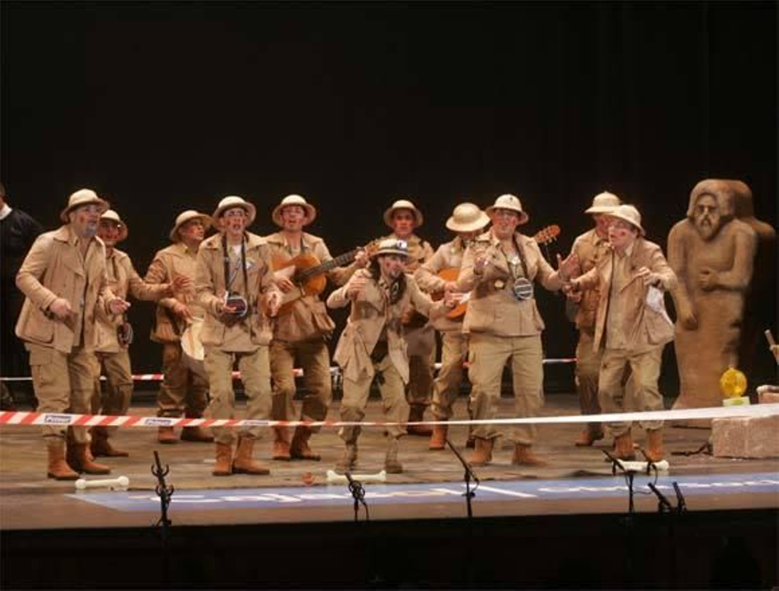 Los buscarruinas de la plaza Mina