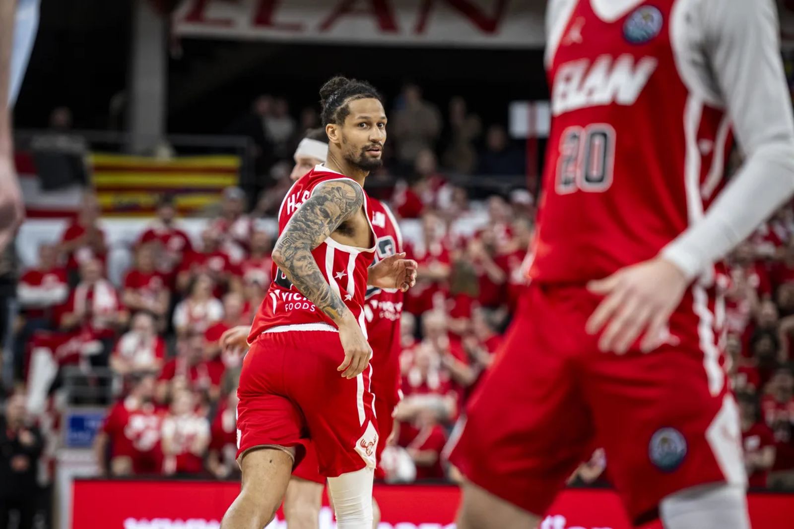 BCL: El Chalon vence al Joventut (84-77) y pone ardiendo el grupo del Unicaja