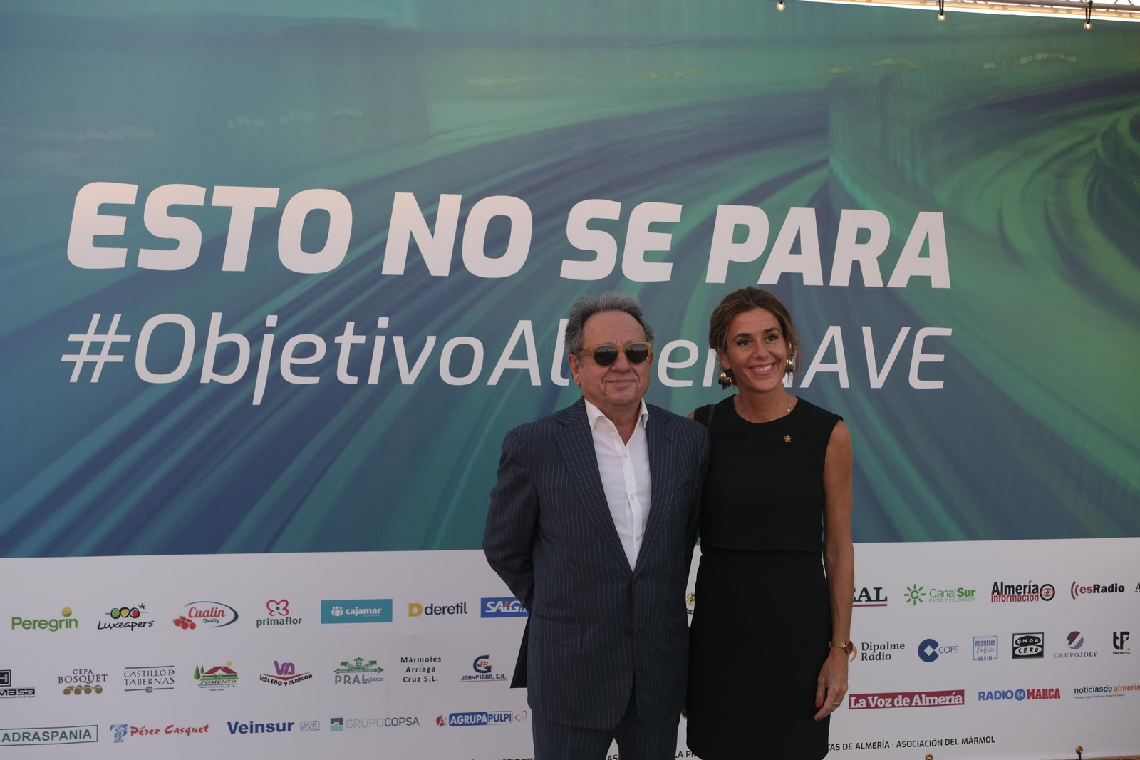 Fotogalería acto reivindicativo por la llegada del AVE a Almería.
