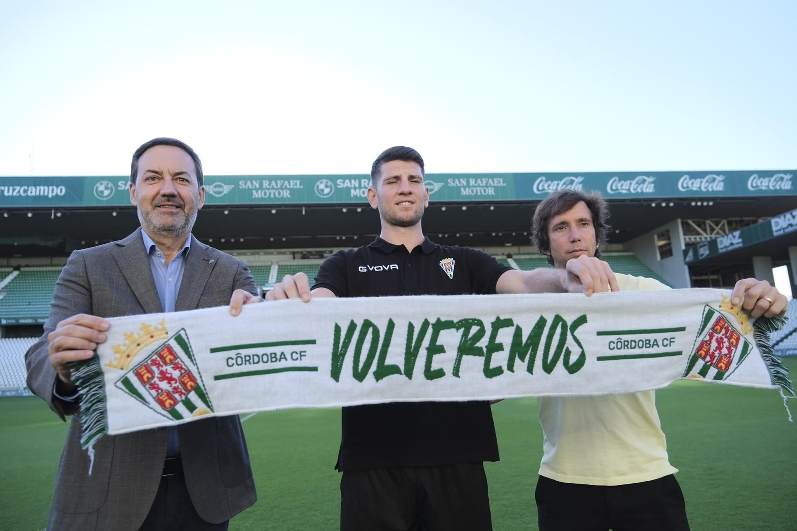 La presentación de Alberto Toril como nuevo jugador del Córdoba CF, en imágenes